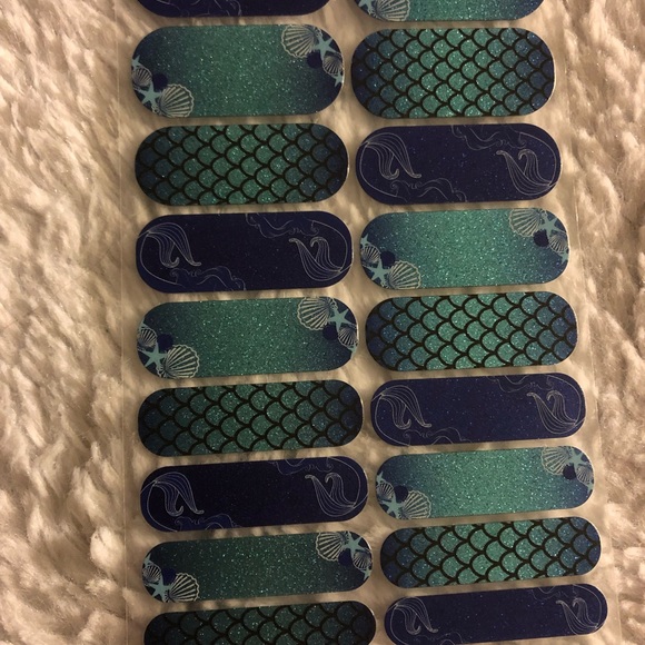 Jamberry Sapphire Sea - Picture 2 of 3